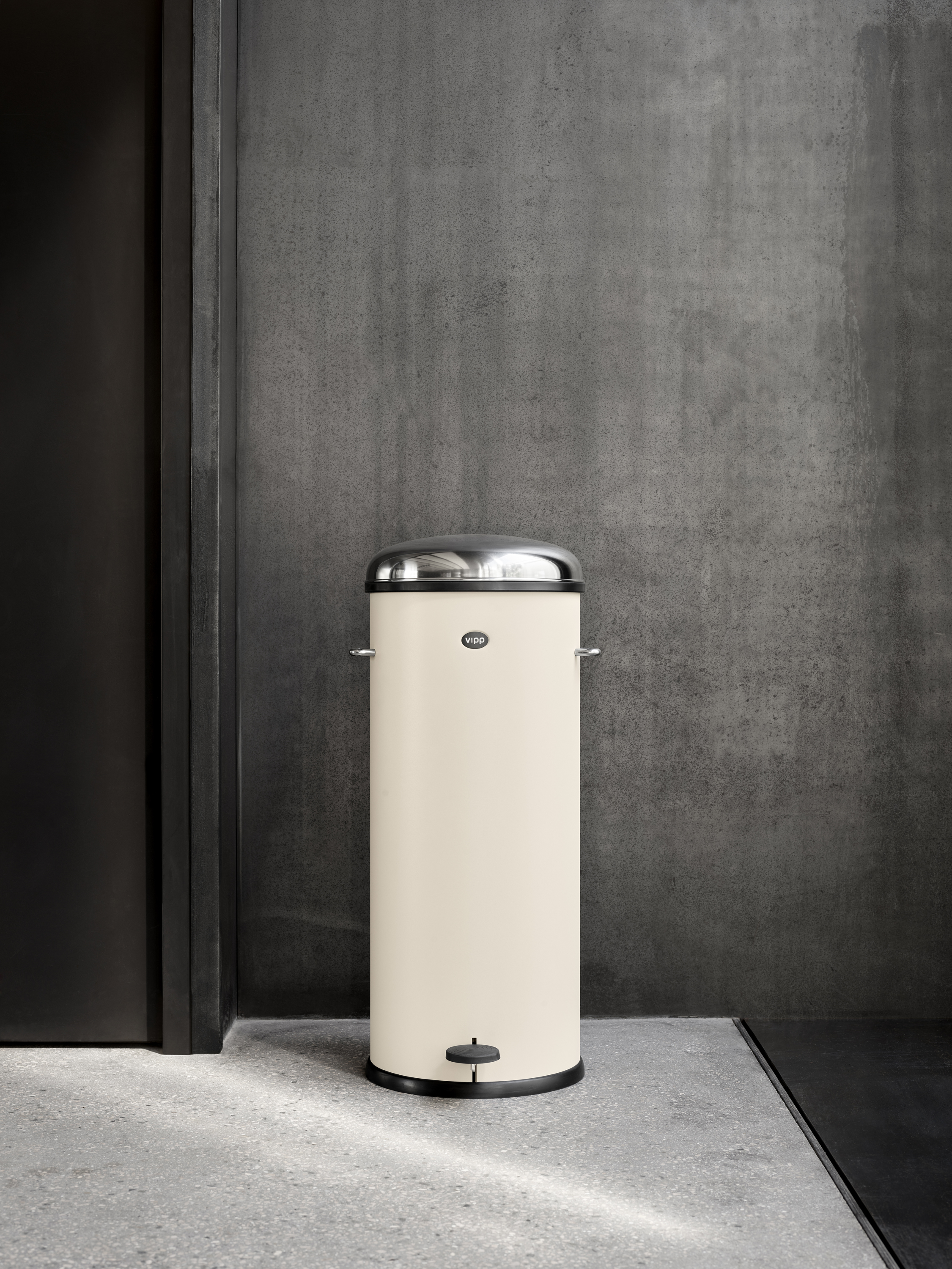 vipp-17-pedal-bin-beige-01.jpg vipp-17-pedal-bin-beige-01.jpg