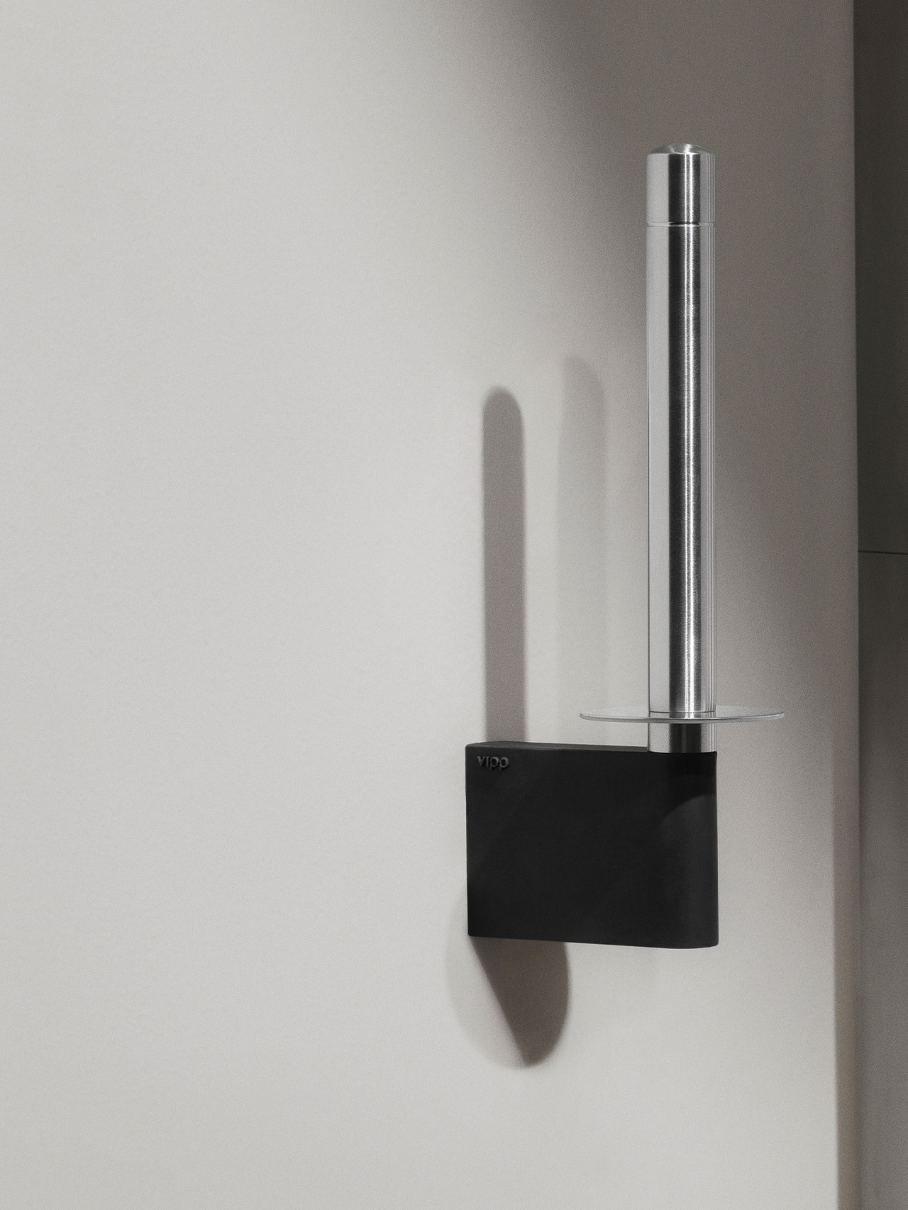 Vipp 4 Spare Roll Holder 03 Web1