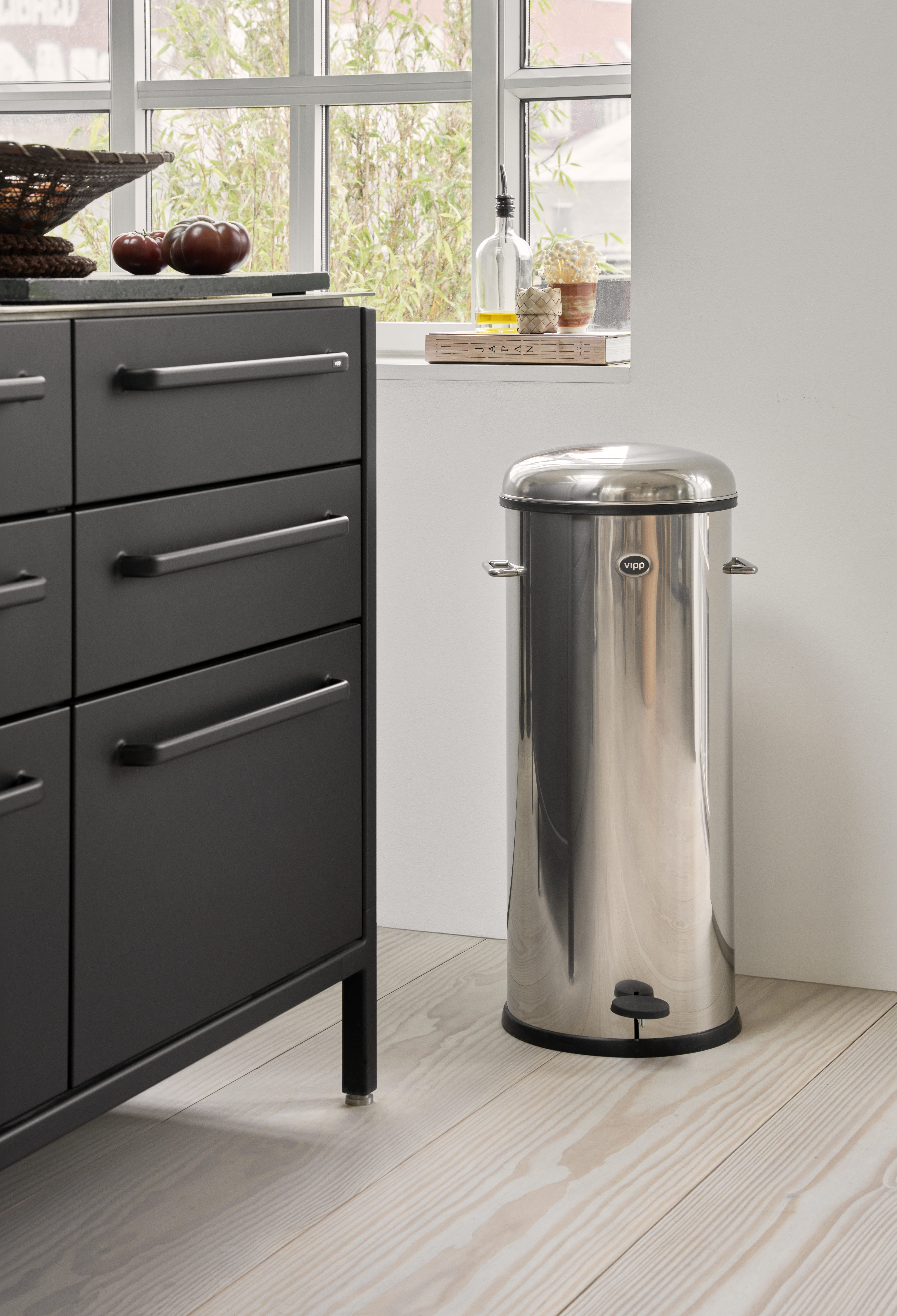 Vipp 17 Pedal Bin Stainless Steal 01 1