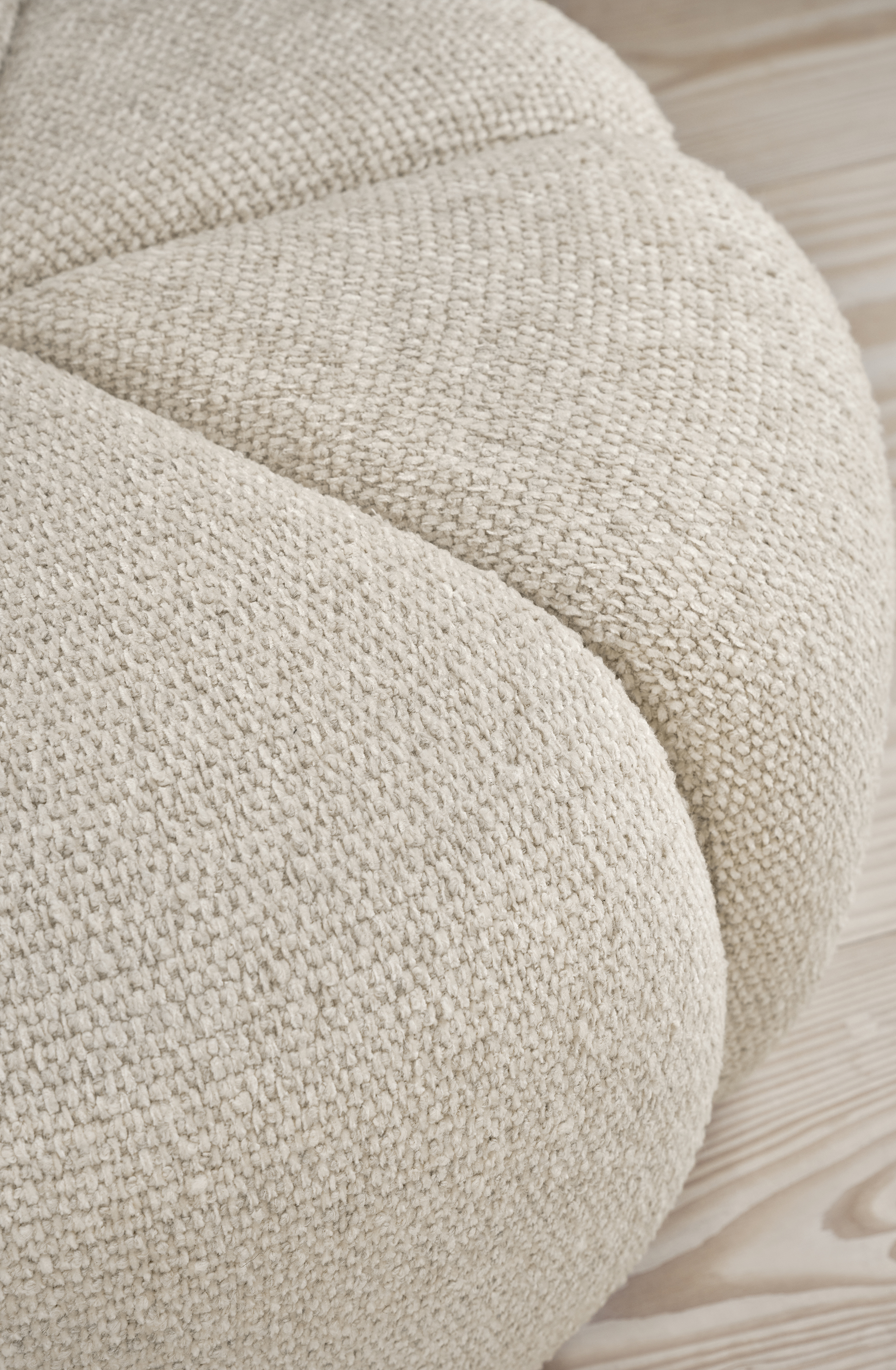 Vipp 655 Pouf Wavy Off Whitw:Grey Melange Detail 01 Copy