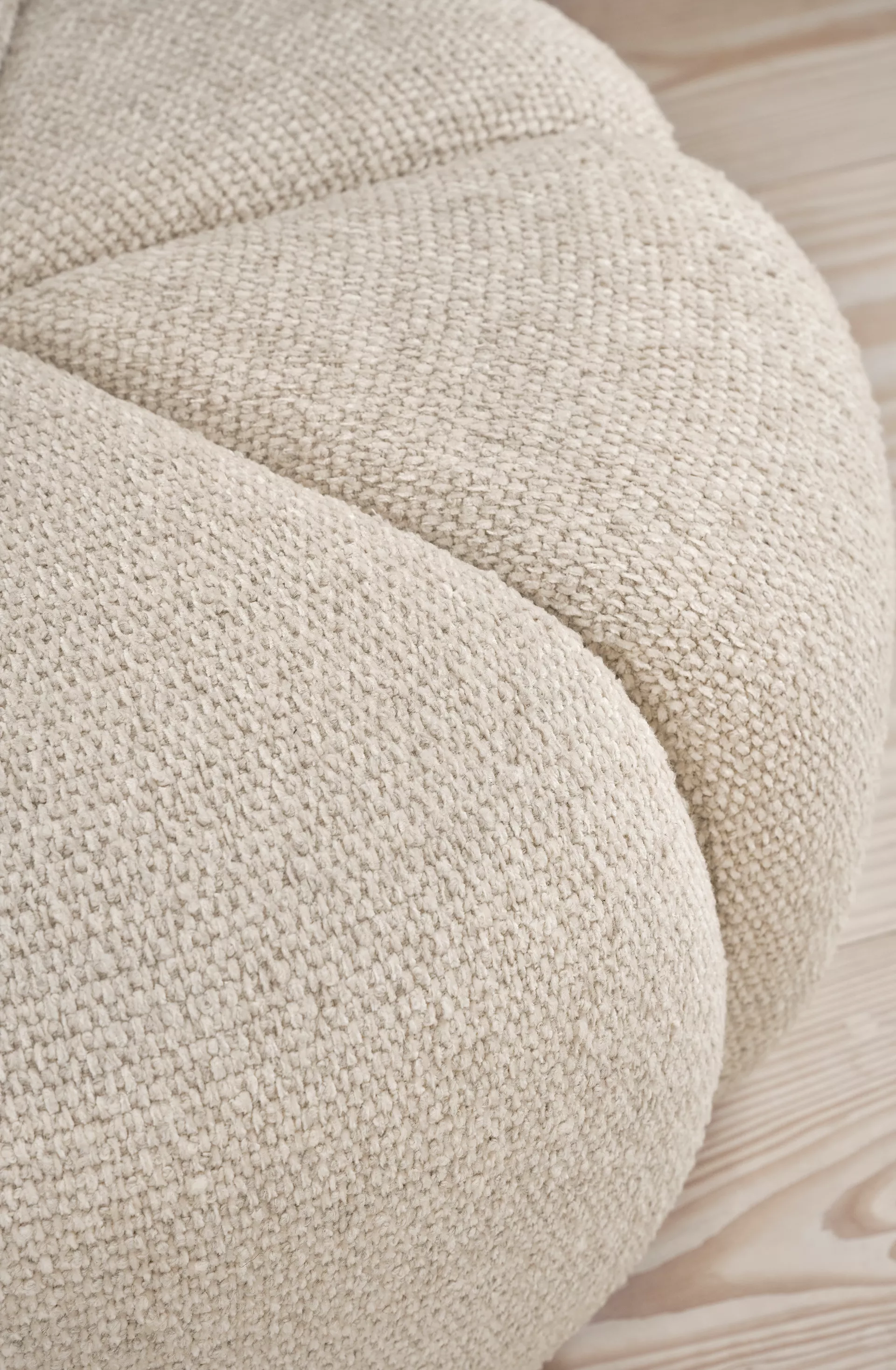 Vipp 655 Pouf Wavy Off Whitw:Grey Melange Detail 01 Copy