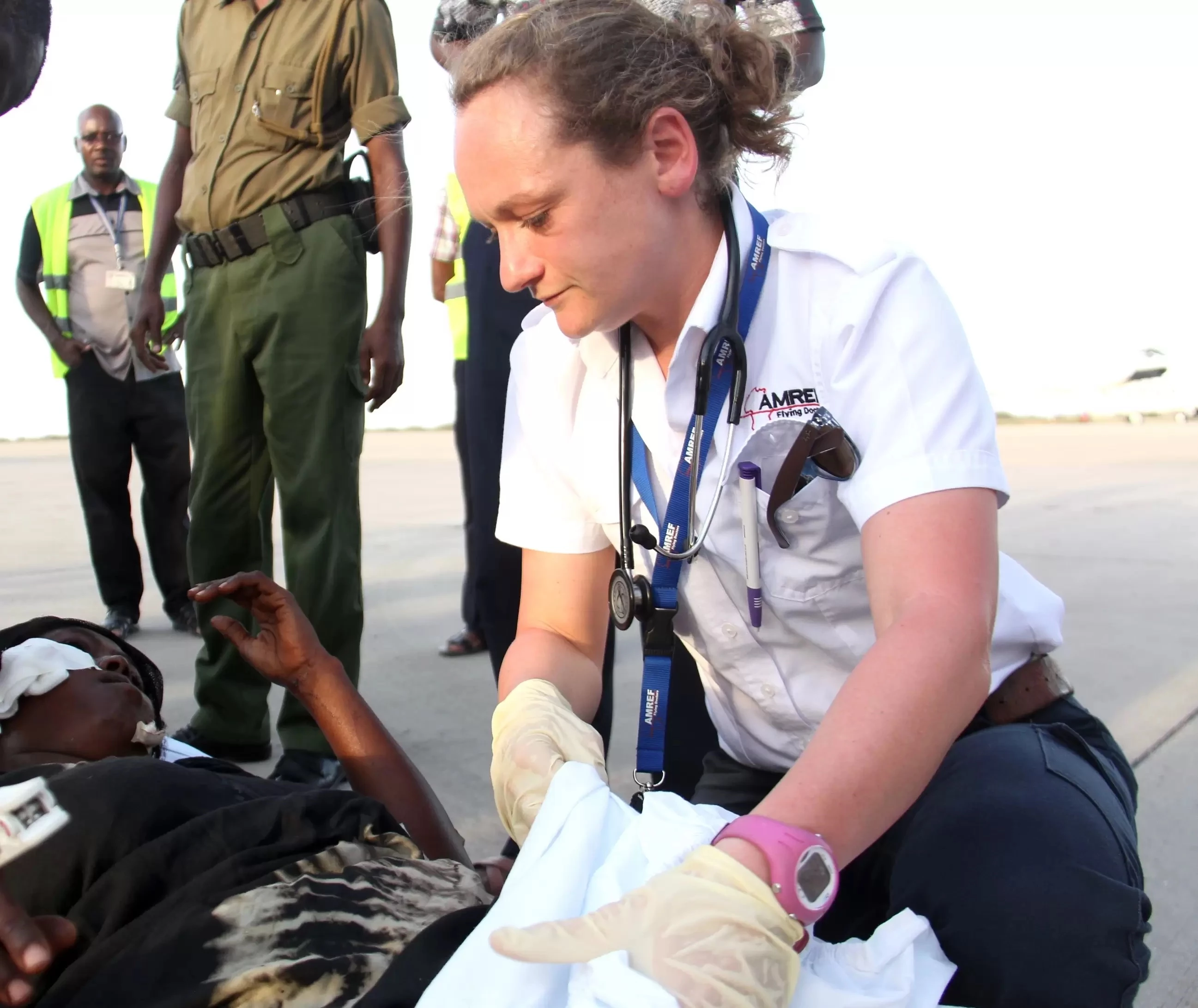 VvAA-lid Elisabeth Dierickx aan het werk voor Amref Flying Doctors