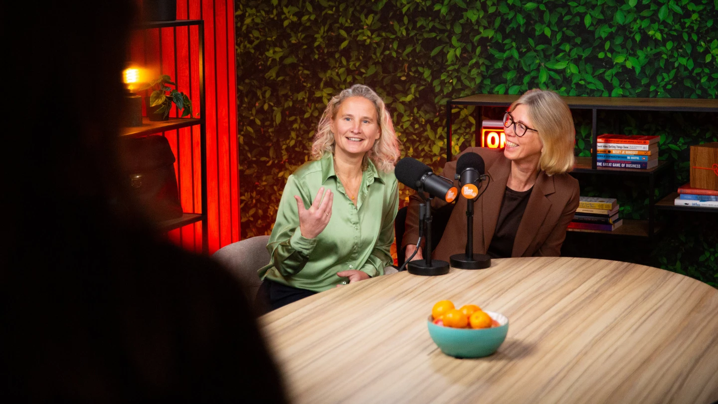 Barbara de Doelder (InEen) en Anita Post (VvAA).