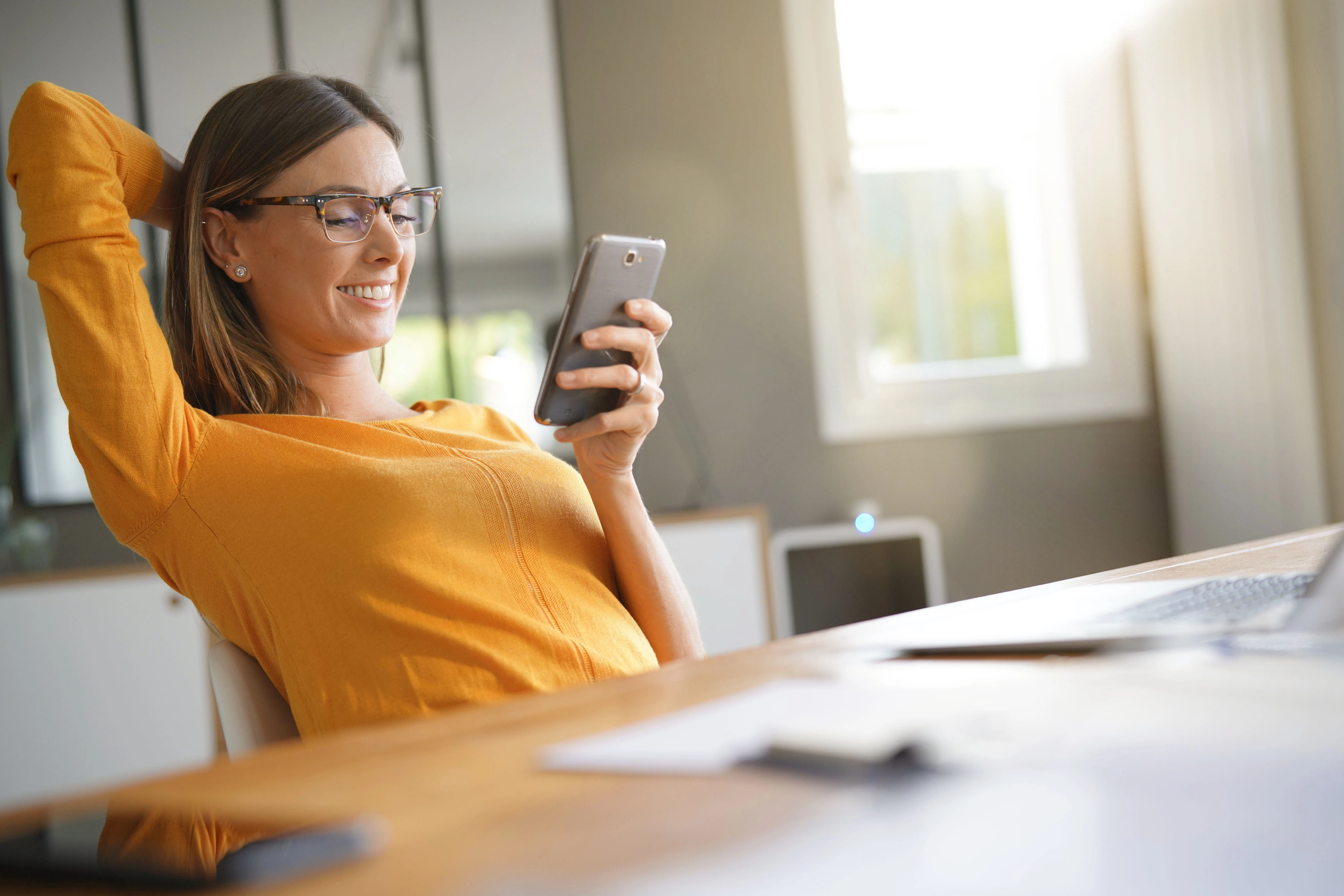 Praktijkmanager van een zorgorganisatie belt met VvAA om een afspraak voor de risicoanalyse te maken.