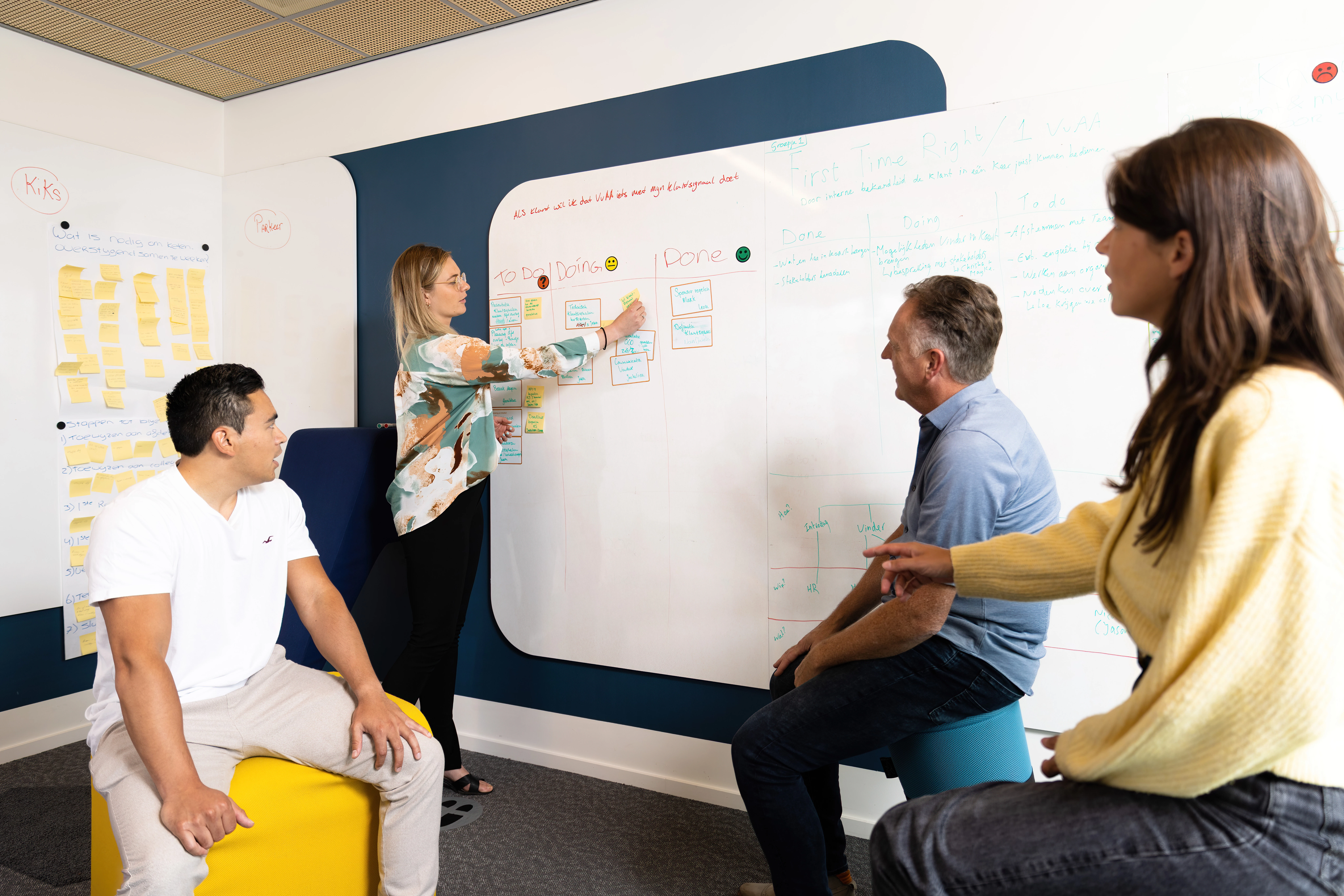 Team krijgt coaching op kantoor