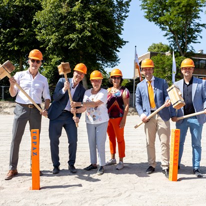 Eerste paal nieuwbouw zorgcomplex Woonzorg Nederland Topaz Foreschate